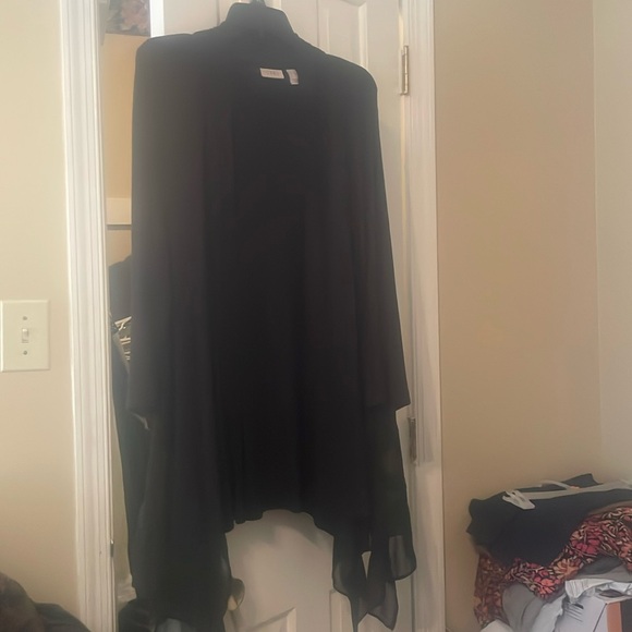 Black shark bite hemline. - Picture 1 of 3